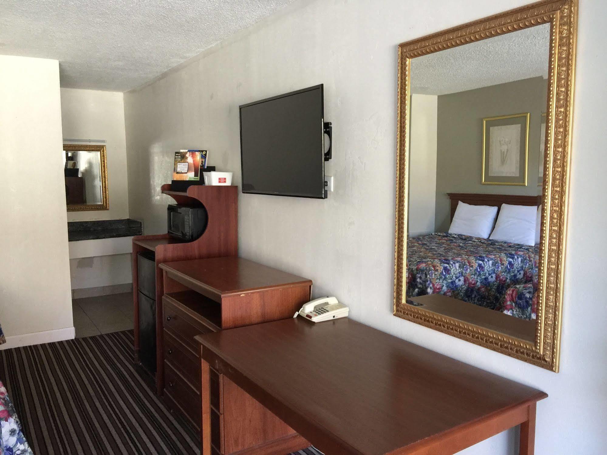 Red Carpet Inn & Suites - Данвілл Екстер'єр фото